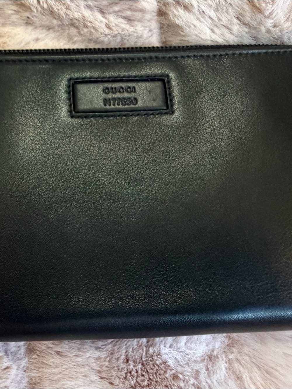 Gucci Black Leather Wallet with Embossed Logo - Picture 1 of 16